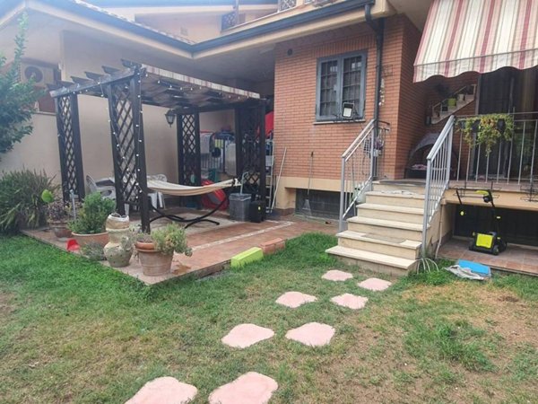 casa indipendente in vendita a Roma in zona Torre Maura