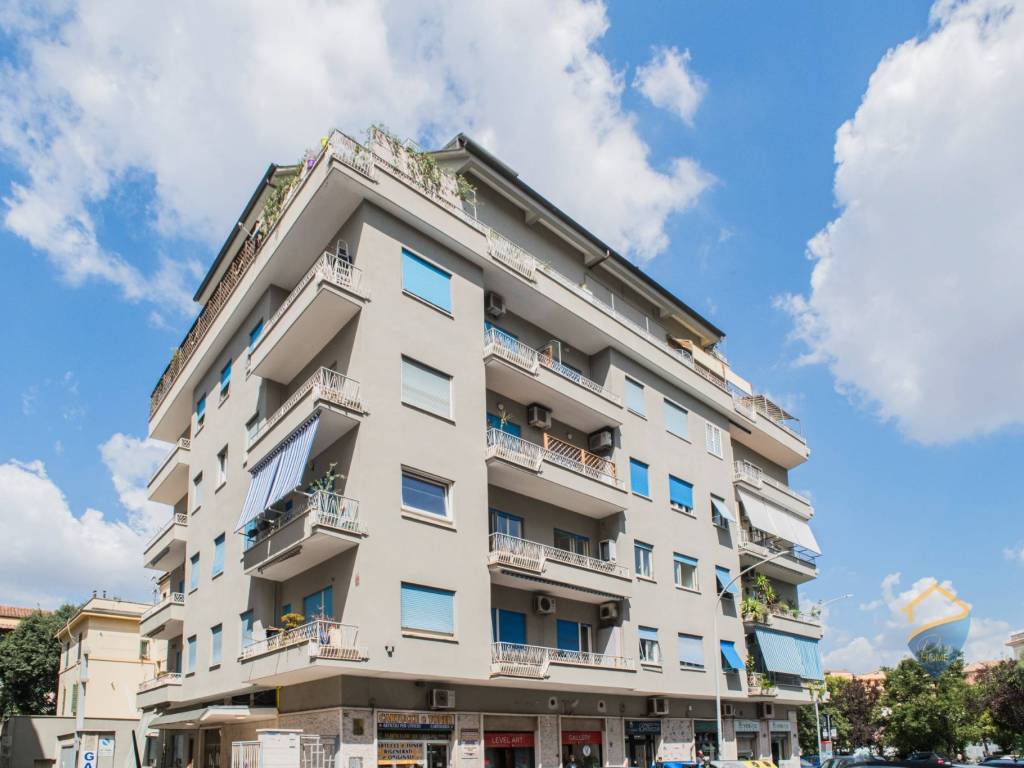appartamento in vendita a Roma in zona Appio Latino