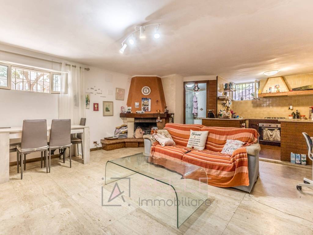 appartamento in vendita a Roma in zona Acilia