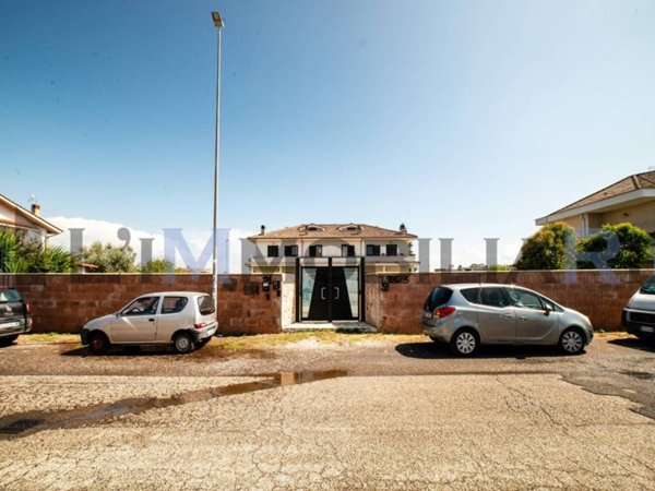 casa indipendente in vendita a Roma in zona Pantan Monastero