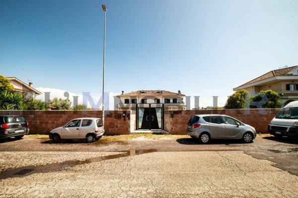 casa indipendente in vendita a Roma in zona Primavalle
