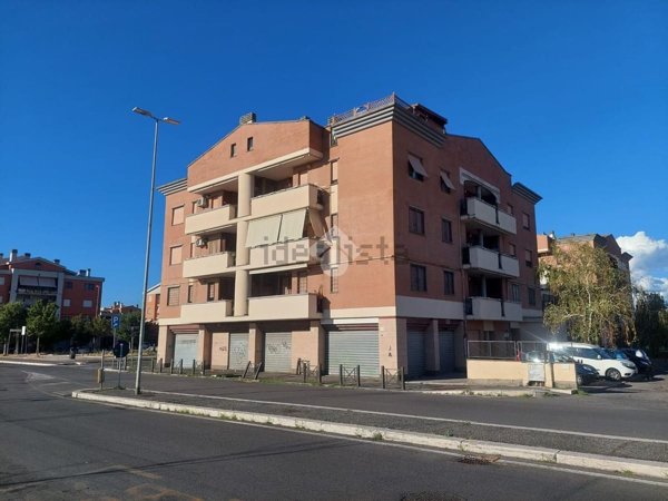 appartamento in vendita a Roma in zona Castelverde