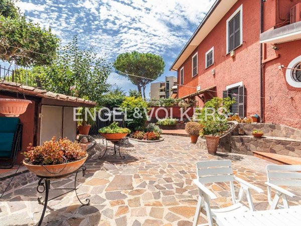 casa indipendente in vendita a Roma