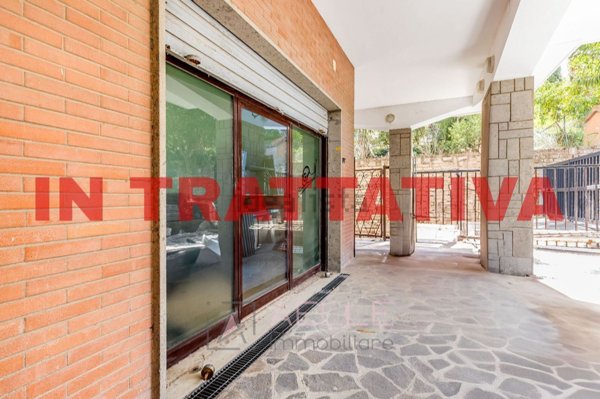 negozio in vendita a Roma in zona Acilia