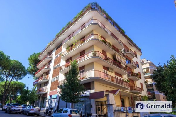 appartamento in vendita a Roma in zona Ardeatino