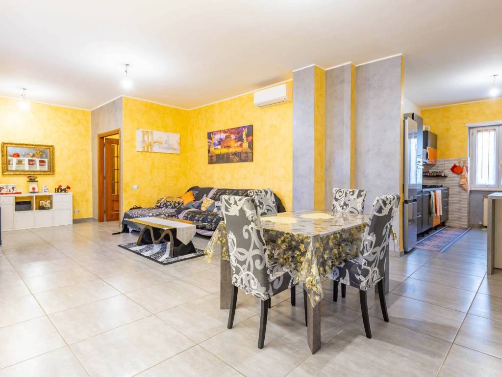 appartamento in vendita a Roma in zona Lunghezza