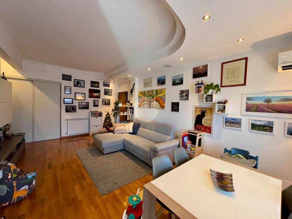 appartamento in vendita a Roma in zona Appio Claudio