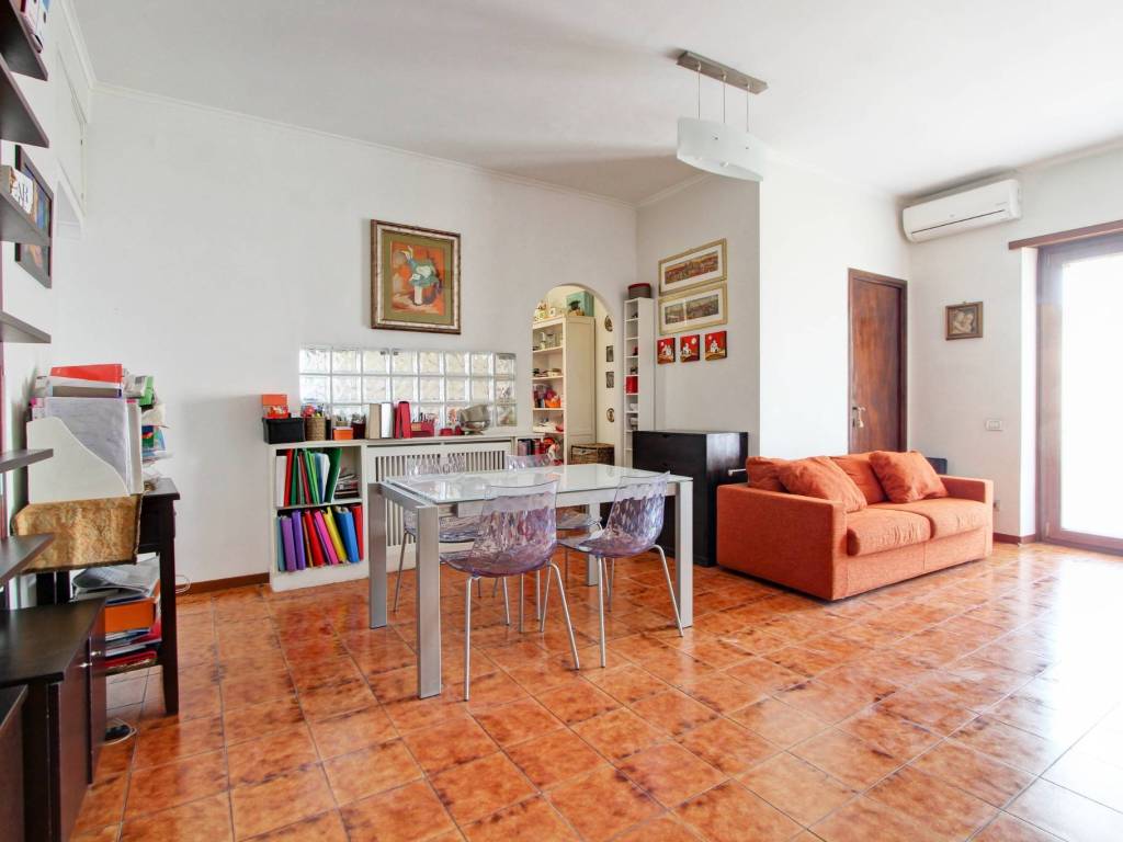 appartamento in vendita a Roma in zona Mostacciano
