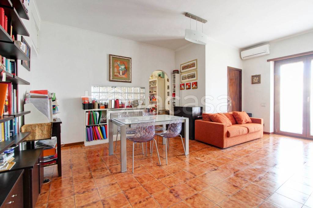 appartamento in vendita a Roma in zona Mostacciano