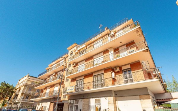 appartamento in vendita a Roma in zona Colle Prenestino