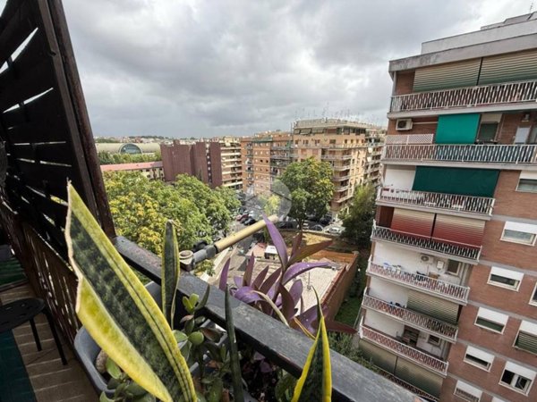 appartamento in vendita a Roma in zona Ostiense