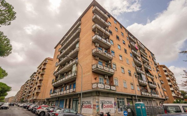 appartamento in vendita a Roma in zona Tuscolano