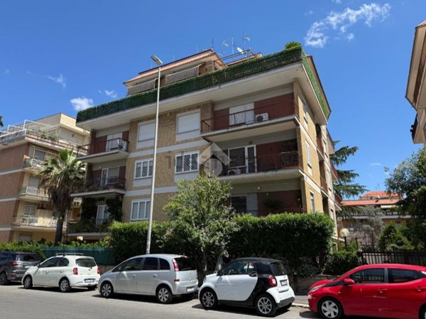 appartamento in vendita a Roma in zona Tuscolano