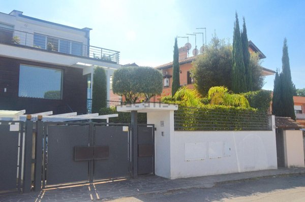 casa indipendente in vendita a Roma