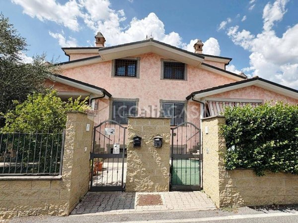 casa indipendente in vendita a Roma in zona Castelverde