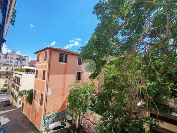 appartamento in vendita a Roma in zona Rione Monti/Campitelli
