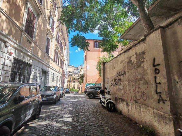 appartamento in vendita a Roma in zona Rione Monti/Campitelli