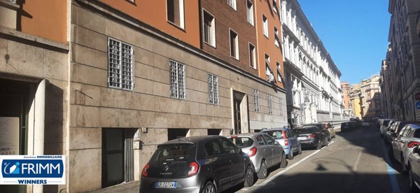 locale commerciale in vendita a Roma in zona Esquilino