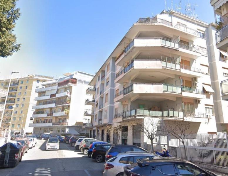 locale commerciale in vendita a Roma in zona Trieste