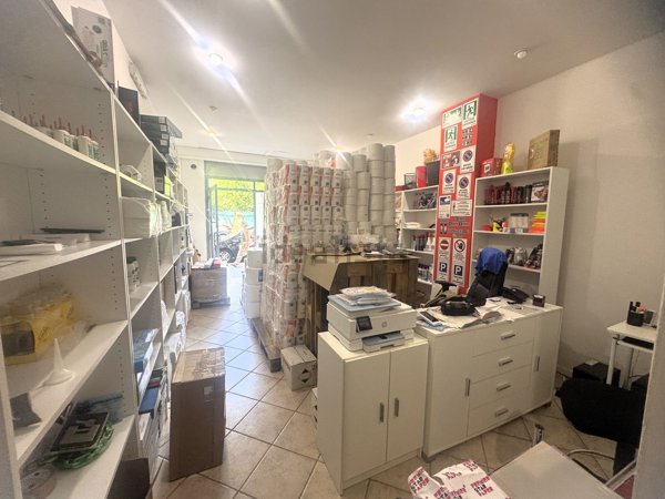 locale commerciale in vendita a Roma in zona Ostia