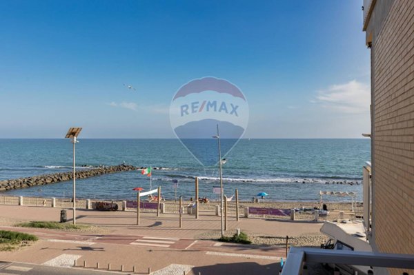 appartamento in vendita a Roma in zona Ostia