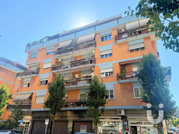 appartamento in vendita a Roma in zona Ardeatino