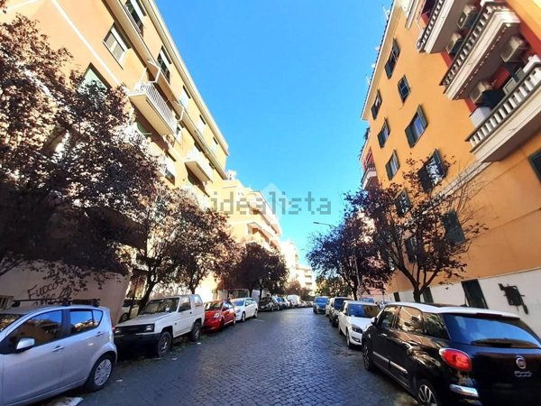 locale commerciale in vendita a Roma in zona Gianicolense