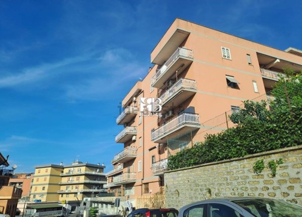locale commerciale in vendita a Roma in zona Palmarola