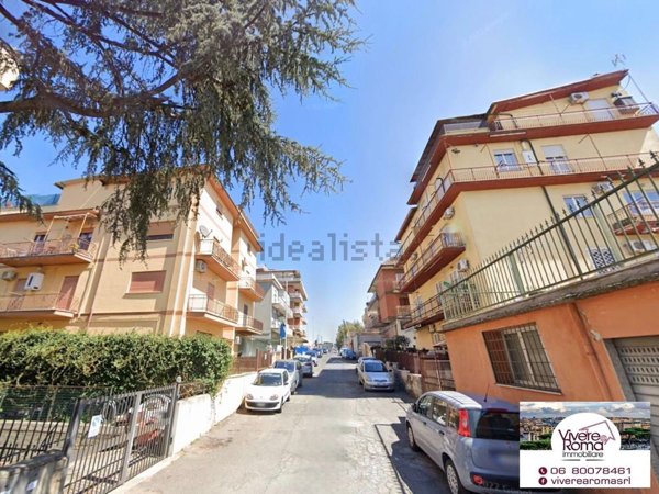 appartamento in vendita a Roma in zona Torre Angela