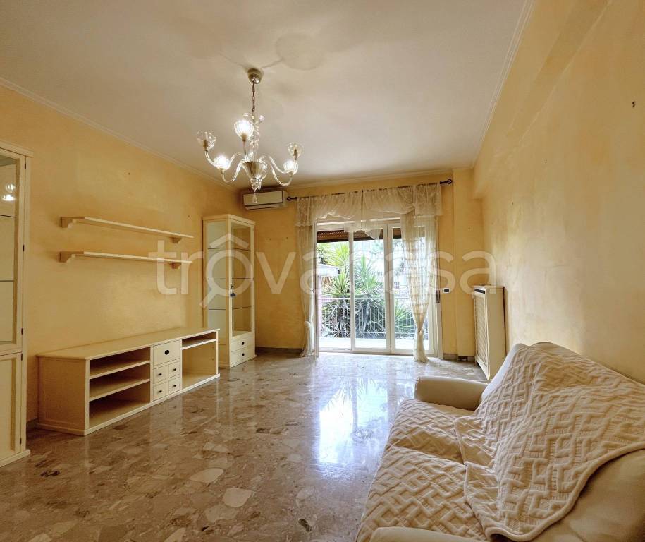 appartamento in vendita a Roma in zona Appio Pignatelli