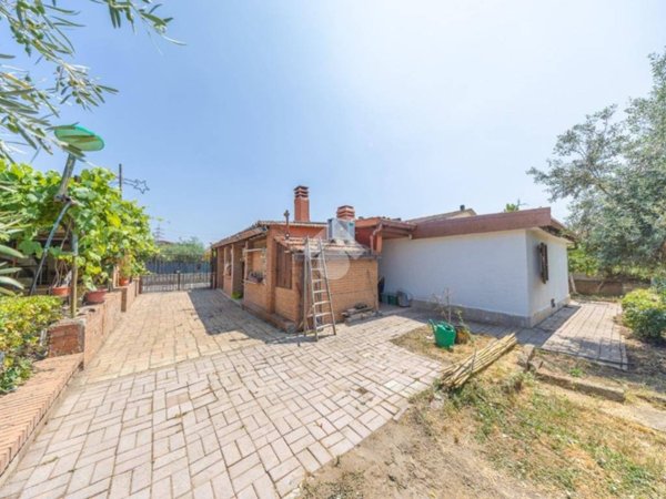casa indipendente in vendita a Roma in zona Sette Bagni