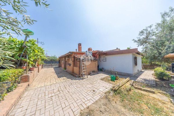 casa indipendente in vendita a Roma in zona Case Rosse