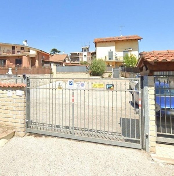 negozio in vendita a Roma in zona Tor Bella Monaca