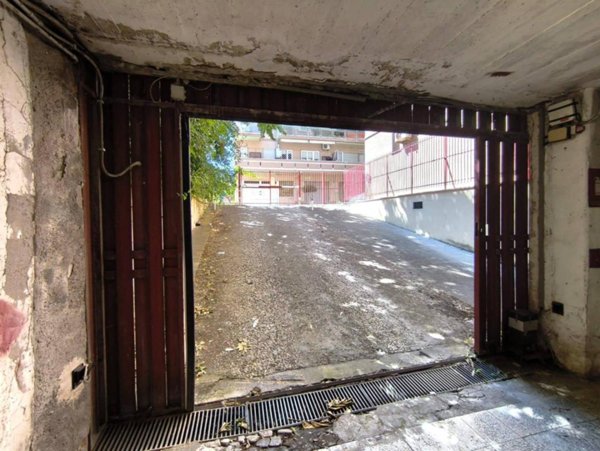 negozio in vendita a Roma in zona Ostia