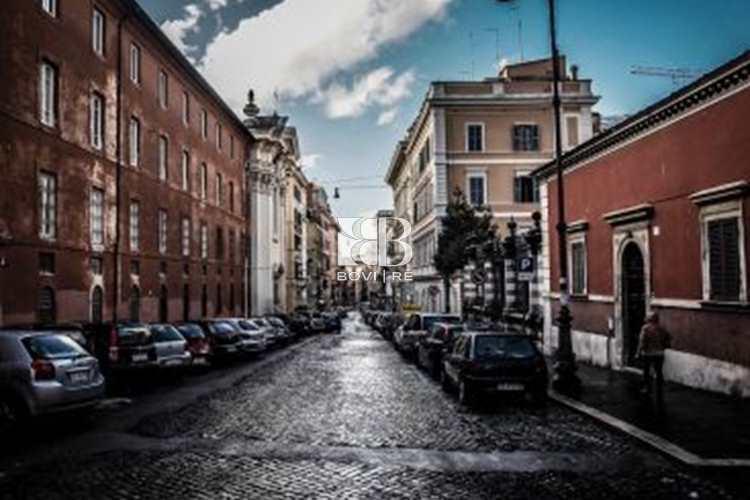 appartamento in vendita a Roma in zona Rione Monti/Campitelli
