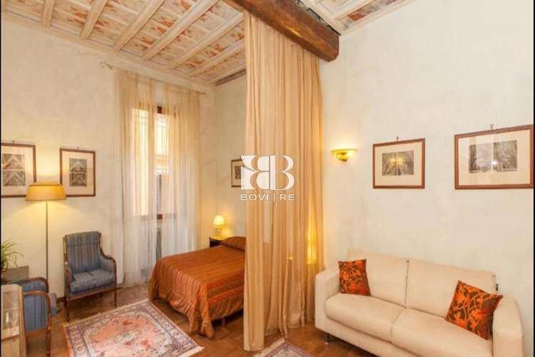 appartamento in vendita a Roma in zona Parione/Sant'Eustachio