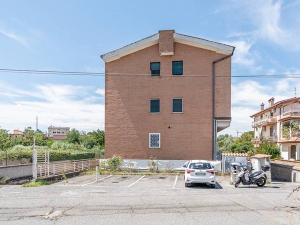 appartamento in vendita a Roma in zona Romanina