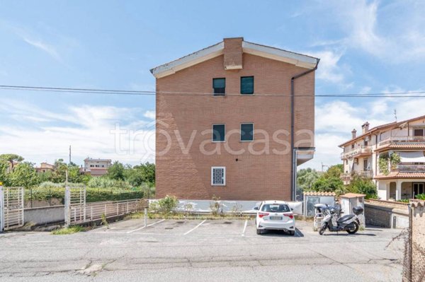 appartamento in vendita a Roma in zona Casal Morena