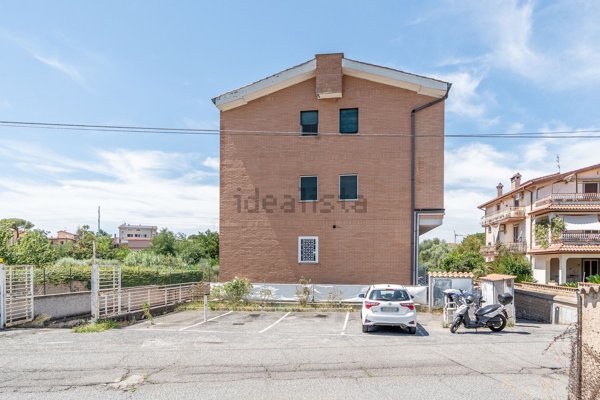 appartamento in vendita a Roma in zona Casal Morena