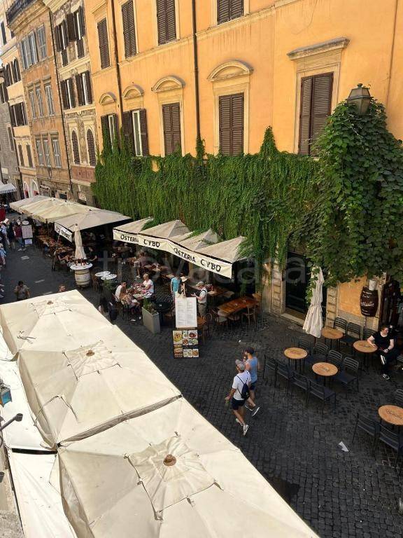 negozio in vendita a Roma in zona Parione/Sant'Eustachio