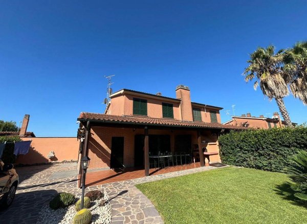 casa indipendente in vendita a Roma in zona Infernetto