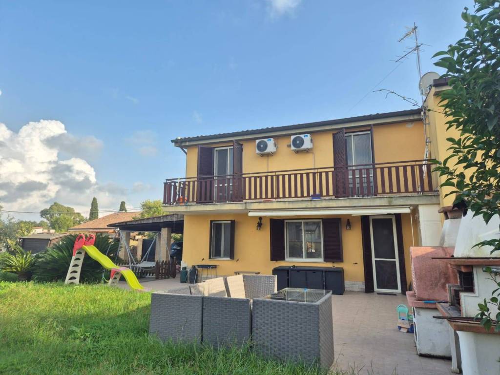 casa indipendente in vendita a Roma in zona Piana del Sole