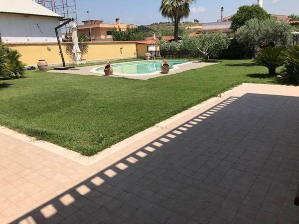 casa indipendente in vendita a Roma in zona Piana del Sole