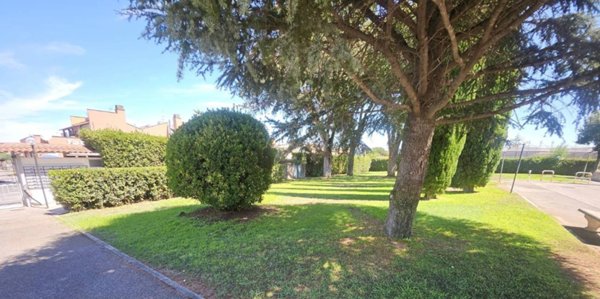 appartamento in vendita a Roma in zona Axa