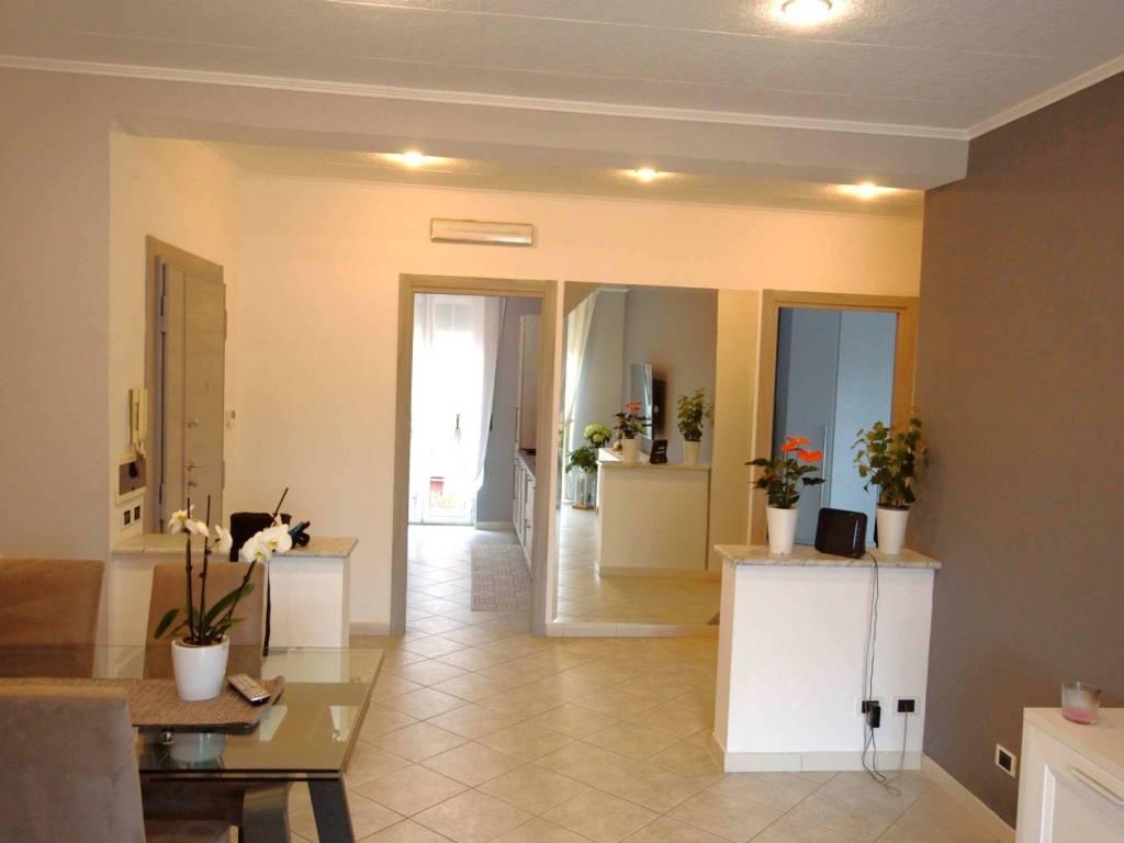 appartamento in vendita a Roma in zona Torre Angela