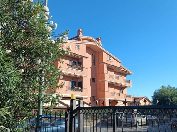 appartamento in vendita a Roma in zona Casal Morena