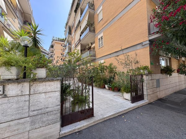 appartamento in vendita a Roma in zona Tor di Quinto