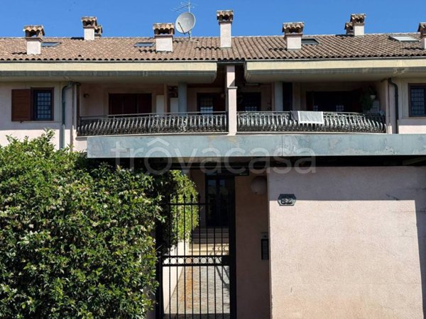 appartamento in vendita a Roma in zona Lunghezza