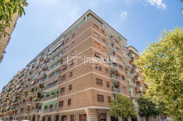 appartamento in vendita a Roma in zona Tuscolano