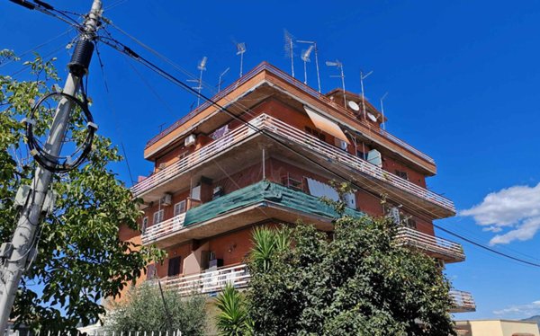 appartamento in vendita a Roma in zona Lunghezza